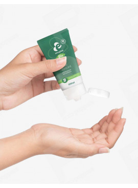 Easyglide Anaal Glijmiddel Bio 98% Natuurlijk 100 ml met de hand