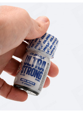 Climax Ultra Strong 30 ml met de hand