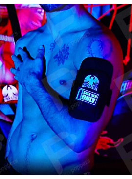 Darklands Fuck Bag TAG Safe Sex Only voorbeeld met arm