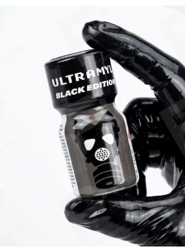 Poppers Ultramyl Black Edition 10 ml in de hand