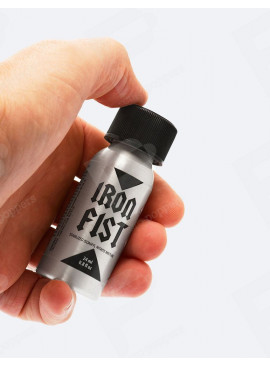 Iron Fist Amyl poppers 24 ml in de hand