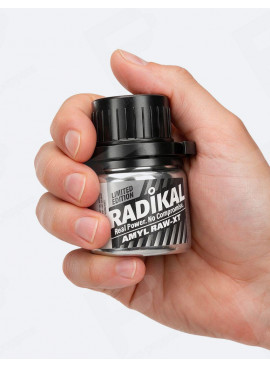 Poppers Radikal Amyl Raw-XT 30 ml in de hand